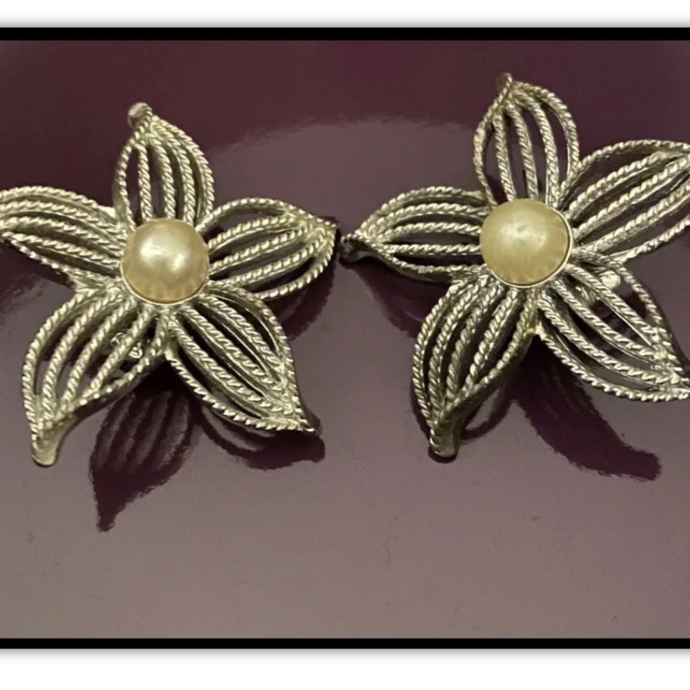 Vintage Sarah Coventry “MOON FLOWER" Earrings Silver Tone & Pearl Clip-on